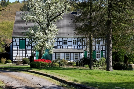 Der denkmalgeschützte Lindenhof in Oberelfringhausen Der denkmalgeschützte Lindenhof in Oberelfringhausen