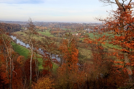 Der Ausblick vom Isenberg ins herbstliche Ruhrtal