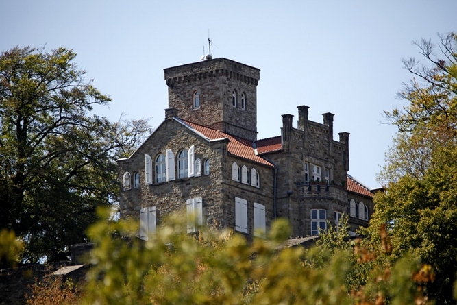 Das Haus Custodis und die Burgruine Isenberg