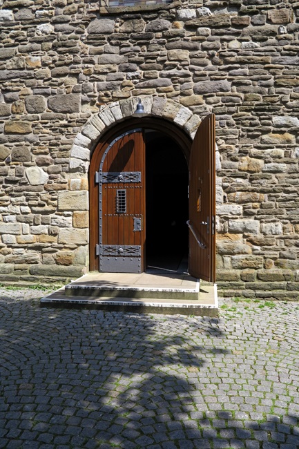 An der ev. St.-Georgs-Kirche An der ev. St.-Georgs-Kirche